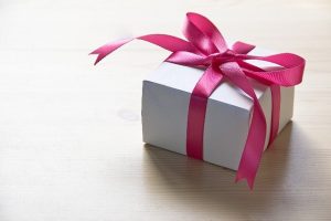 バレンタイン 40代彼氏に人気のプレゼントランキング!2017年